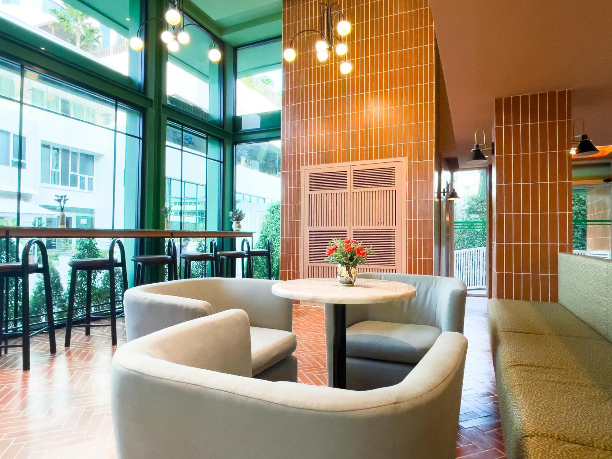 Happihaus Hotel Бангкок Экстерьер фото