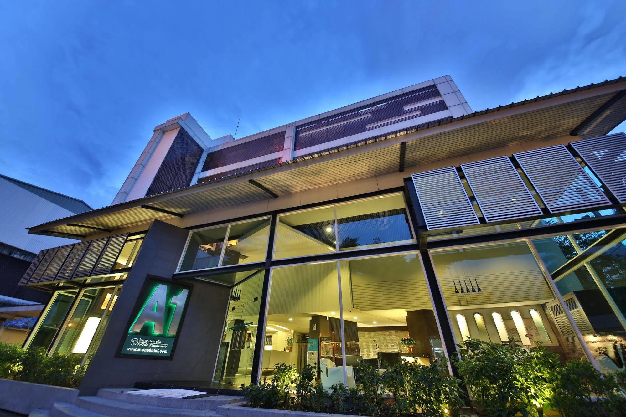 Happihaus Hotel Бангкок Экстерьер фото